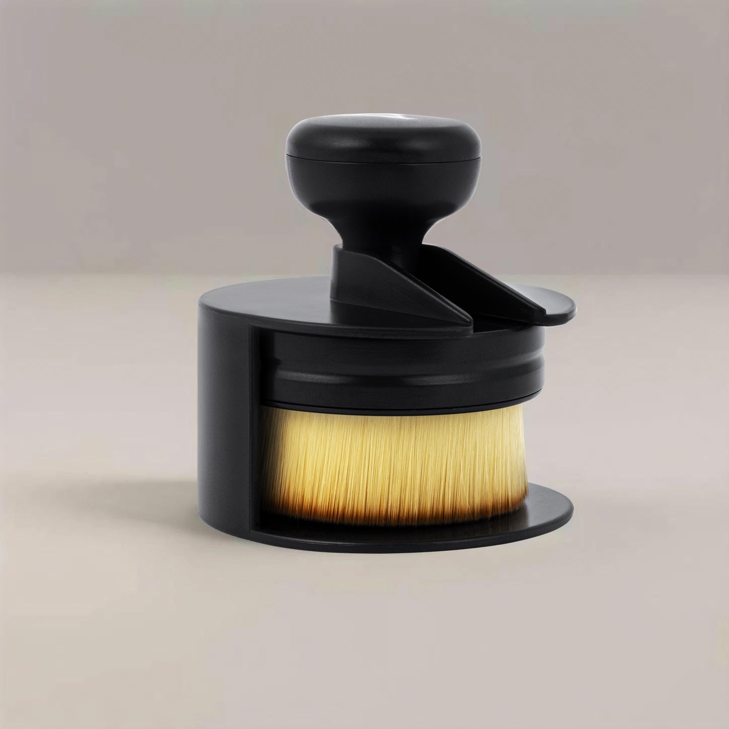 Alda Nail Dust Brush